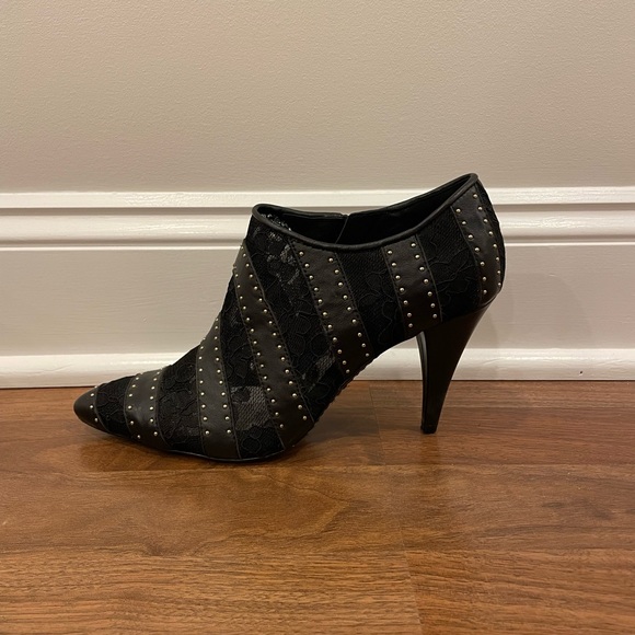 Alice + Olivia Calissa Studded Heel Lace Ankle Booties Pointed Toe Women’s sz 8 - Picture 5 of 14